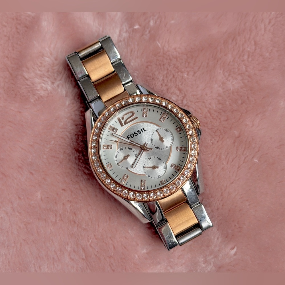 FOSSIL - Riley Women’s Watch in Rose Gold & Silver - Picture 2 of 6